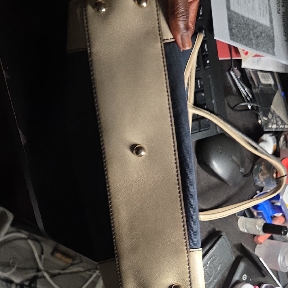 Gucci Navy and Cream Logo Tote - Picture 5 of 8